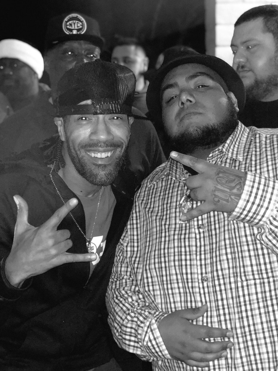 RobZeal559's tweet image. You grow up these streets, idolizing these Rappers, wanting to be just like them. To one day be able to throw an event in your hometown and have those idols rock the very stage you passed by your whole life #SangerCA it’s all for you! It always has and always will @therealredman