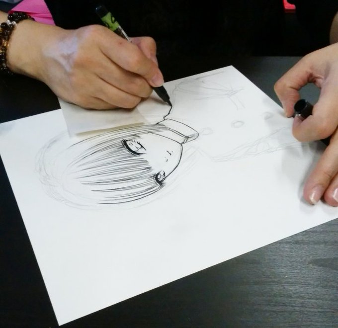 展示会に行って
千之ナイフ先生に
目の前で
イラストリクエストして描いてもらったでよ(・ω・)
おかっぱの少年をな
たまらん

ずっと漫画読んでた方に目の前で描いていただけるなんてめちゃうれしい
ワーイ

千之ナイフ先生の在廊は本日だけで展示会は11日までだそうです
https://t.co/RWPbJ7ZzTK 