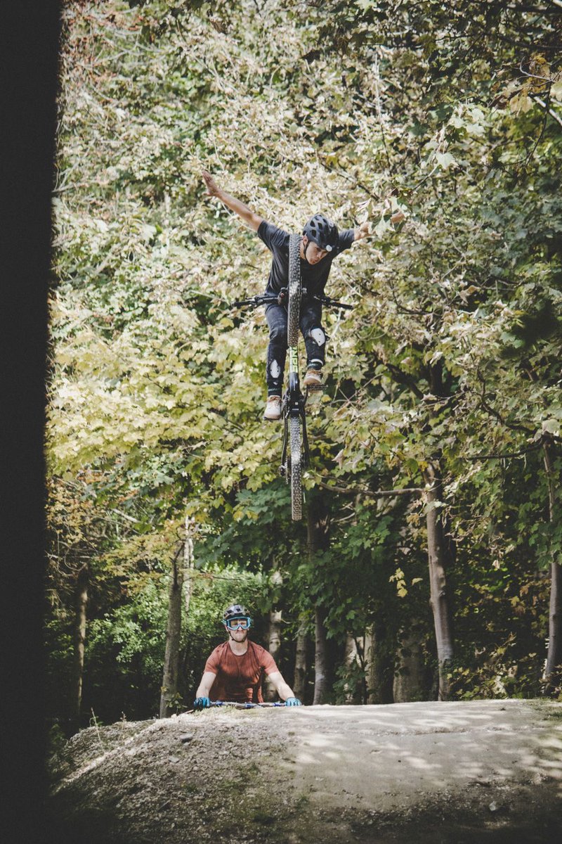 Sui Sundays.

#SamHodgson and <a href="/Benmooreracing/">Ben Moore</a> on a rather explosive train at Tidworth B1kepark a few weeks back.

Tag your train partner below...

#animaluk 
#howweride
