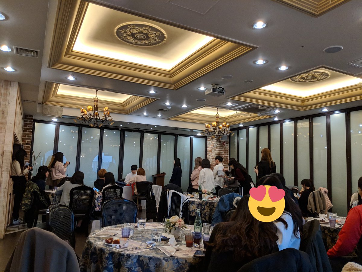 Reirachuu's tweet photo. Marin had a fanmeet in Korea today where he booked part of a restaurant, met with fans, signed all their stuff, took pics with everyone and then paid for all the food. Class act 14/10 https://t.co/K27WILtcwt