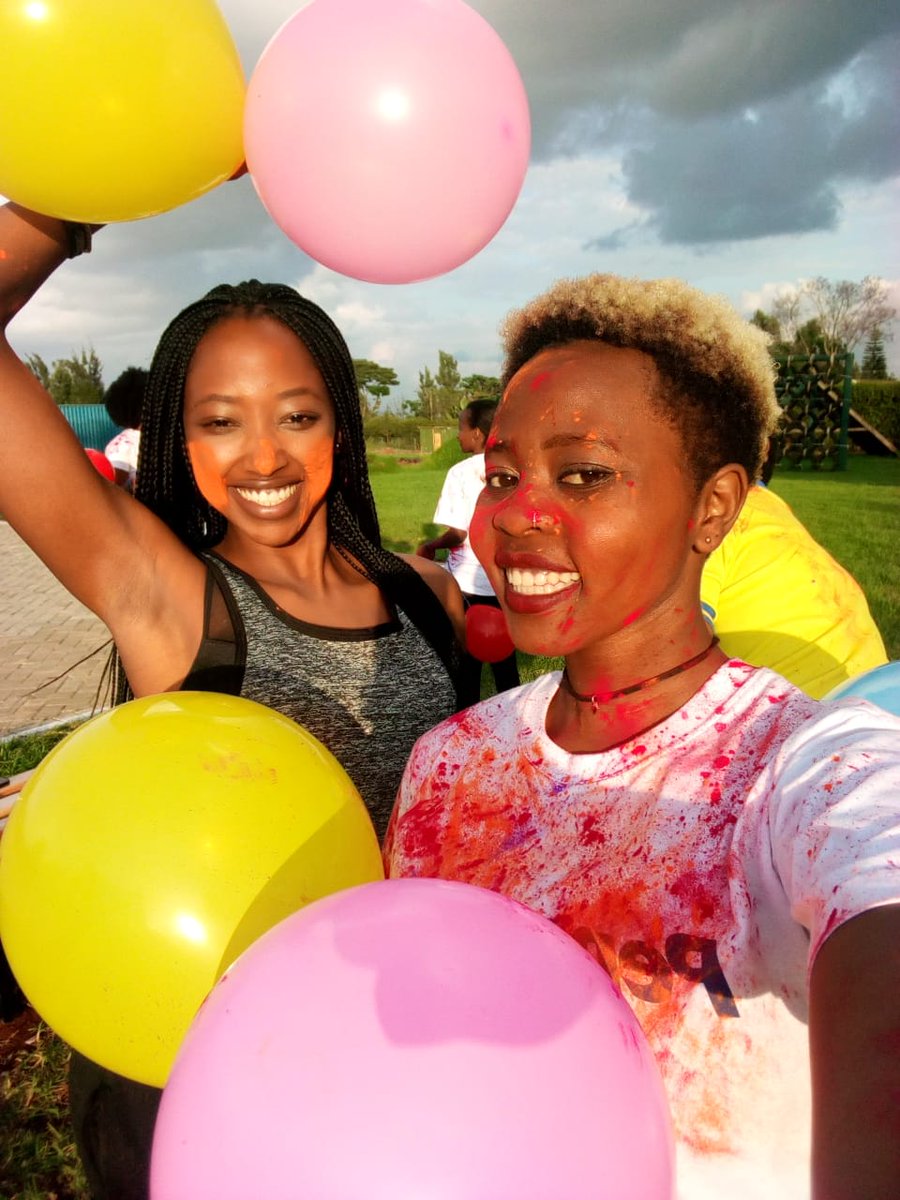 loisemachira's tweet photo. I wish every day could be this colourful 🎈🎈#painttherun #baloonsmakemesmile #happydays https://t.co/ZyYXgk0JI5