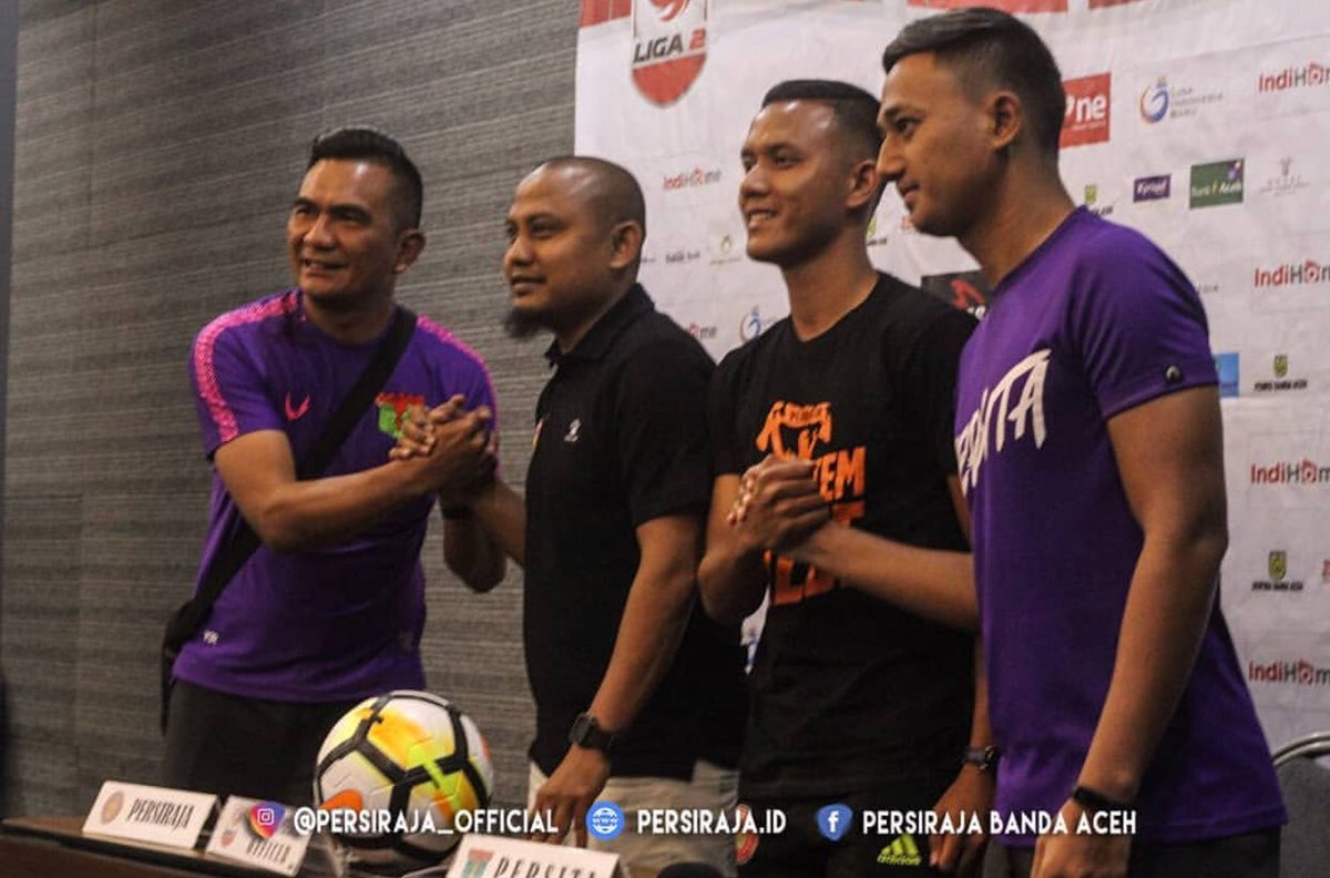 Persiraja_id's tweet photo. Prematch press conference, Persiraja vs Persita Tangerang di Kryad Hotel Muraya, Banda Aceh, Minggu (4/11). .

#Persiraja 
#LaskarRencong
#LantakLaju
#Persiraja2018
#PersirajaDay
#DemiKejayaanPersiraja https://t.co/cqcUuCn7hg