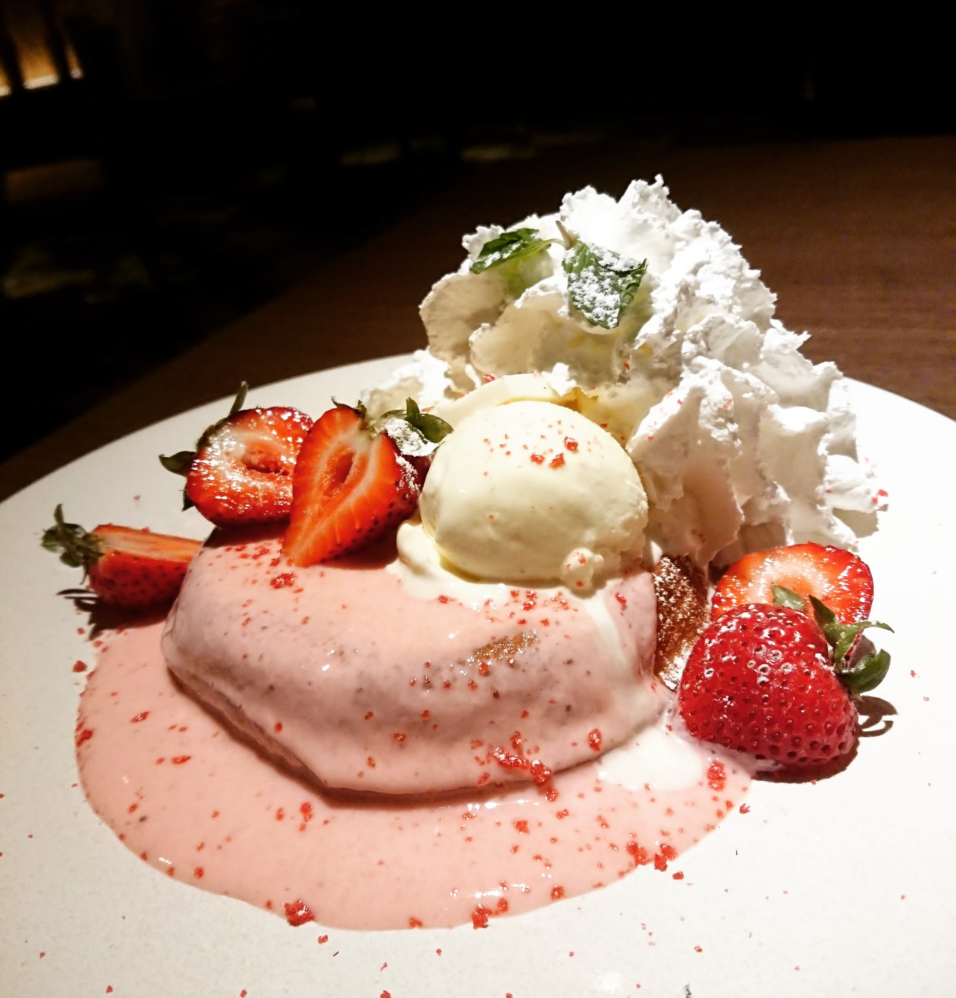 Niida 北九州 小倉 ジラフ モノクローム レアチーズケーキストロベリーヨーグルトパンケーキ 850円 Giraffemonochrome ジラフモノクローム 小倉 パンケーキ カフェ 北九州 レアチーズケーキストロベリーヨーグルトパンケーキ Kpp どこかに