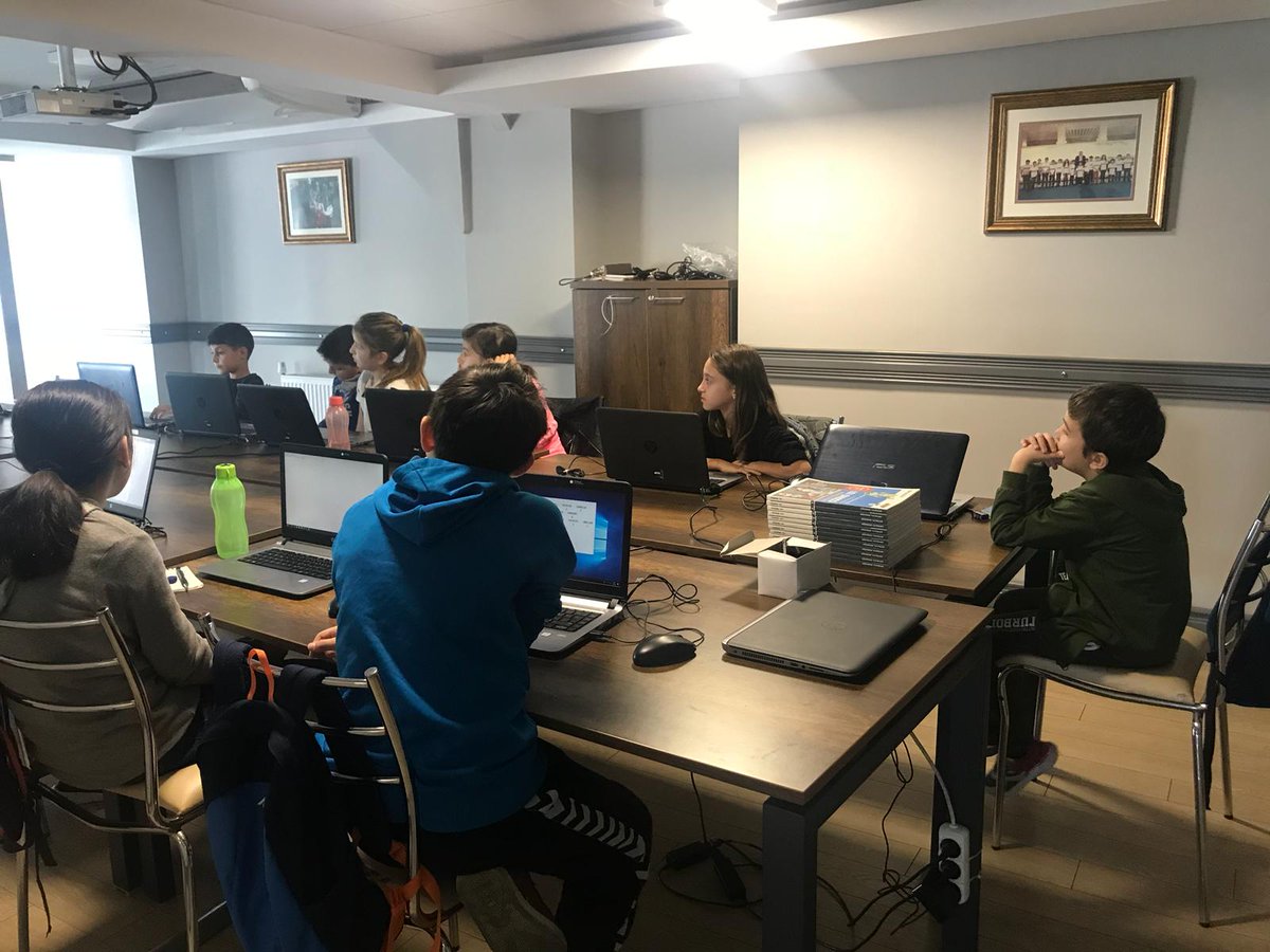 CodingIstanbul's tweet photo. Coding İstanbul 7.Dönem dolu dolu devam ediyor 🤓🤗😊
#Codingİstanbul
#Gelecegikodluyorum
#GelecekParmaklariminUcunda https://t.co/ohycnCLoS6