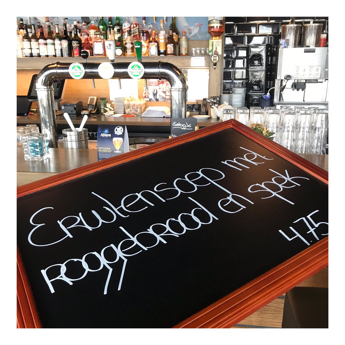 AanUtWater tweet media