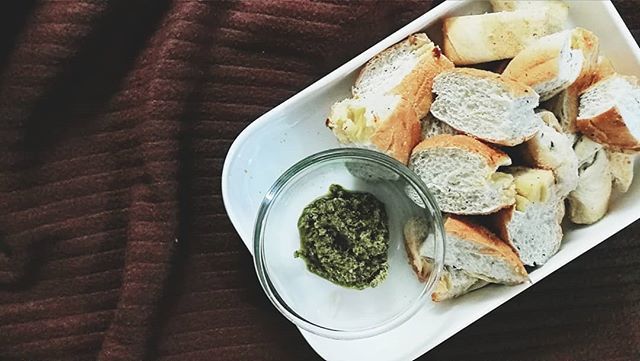 icearrojado's tweet photo. Let's snack on some pan de sal and pesto dip.

#ChefIcesKitchen #kitchen #cooking #homecooking #culinary #culinaryarts #chefslife #chefsofinstagram #armyofchefs #chefsplating #food52 #tastingtable #asiafoodprn #foodporn #kaintayo #chefstalk #chefstable #… https://t.co/Zw5jzIUwfV https://t.co/y9gKm9d3TU