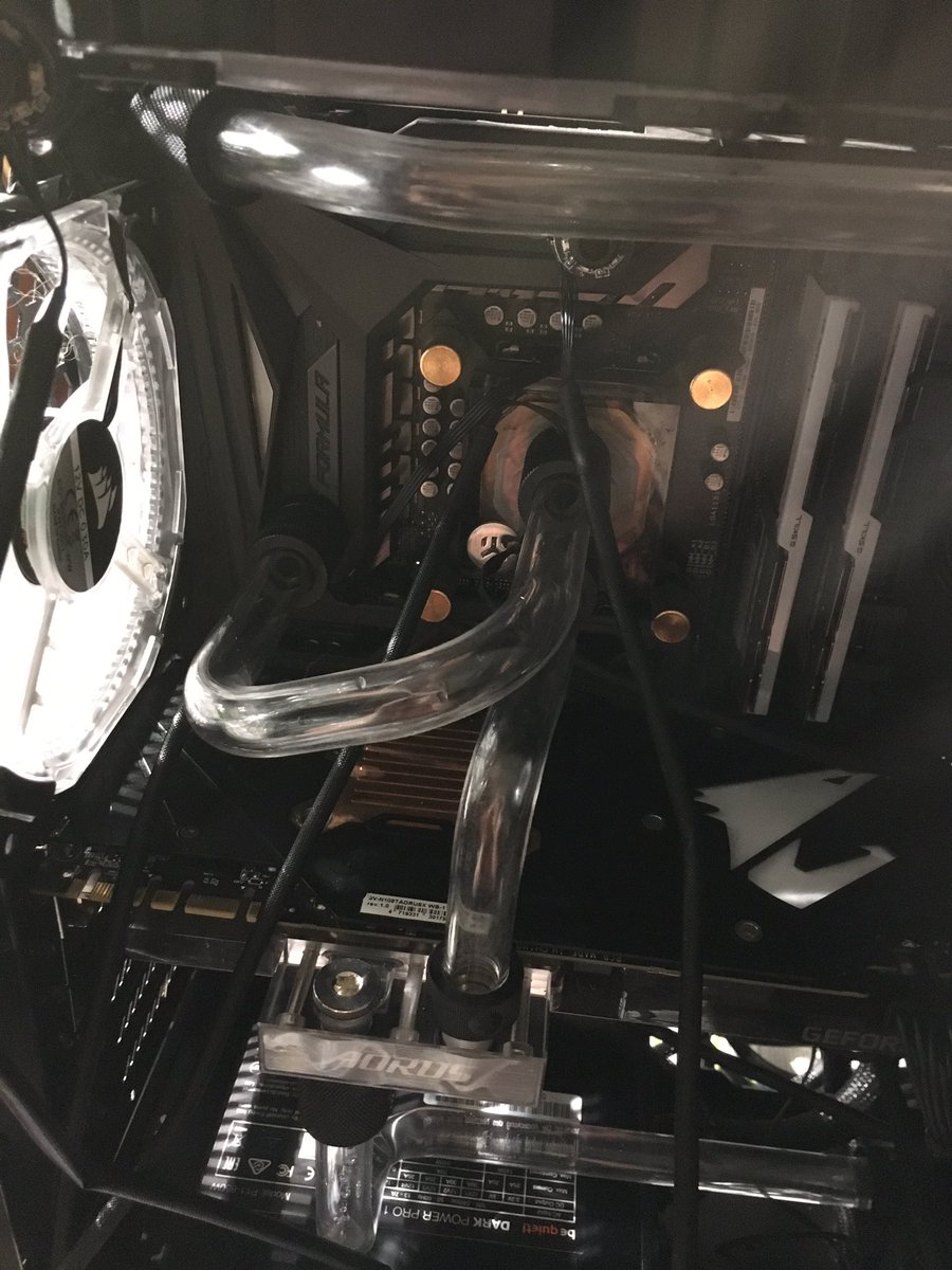 Wolfsherz's tweet photo. Finished tube five of six #pc #hardtubes #watercooling https://t.co/wB6tplGeh8