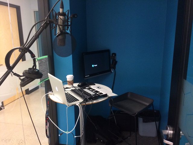 soundkamera's tweet photo. Hey, it all fit!  Phone booth becomes my OJam micro studio recording booth. https://t.co/dDdCGnAxT8
