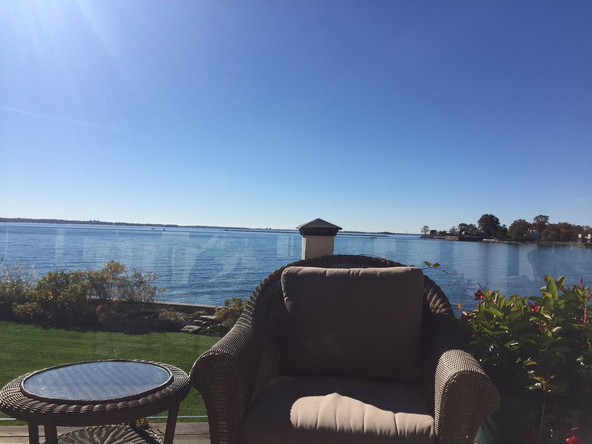 sylvie75015's tweet image. The Sunday paper, a cup of tea, and this view. #PerfectStart #Relaxation