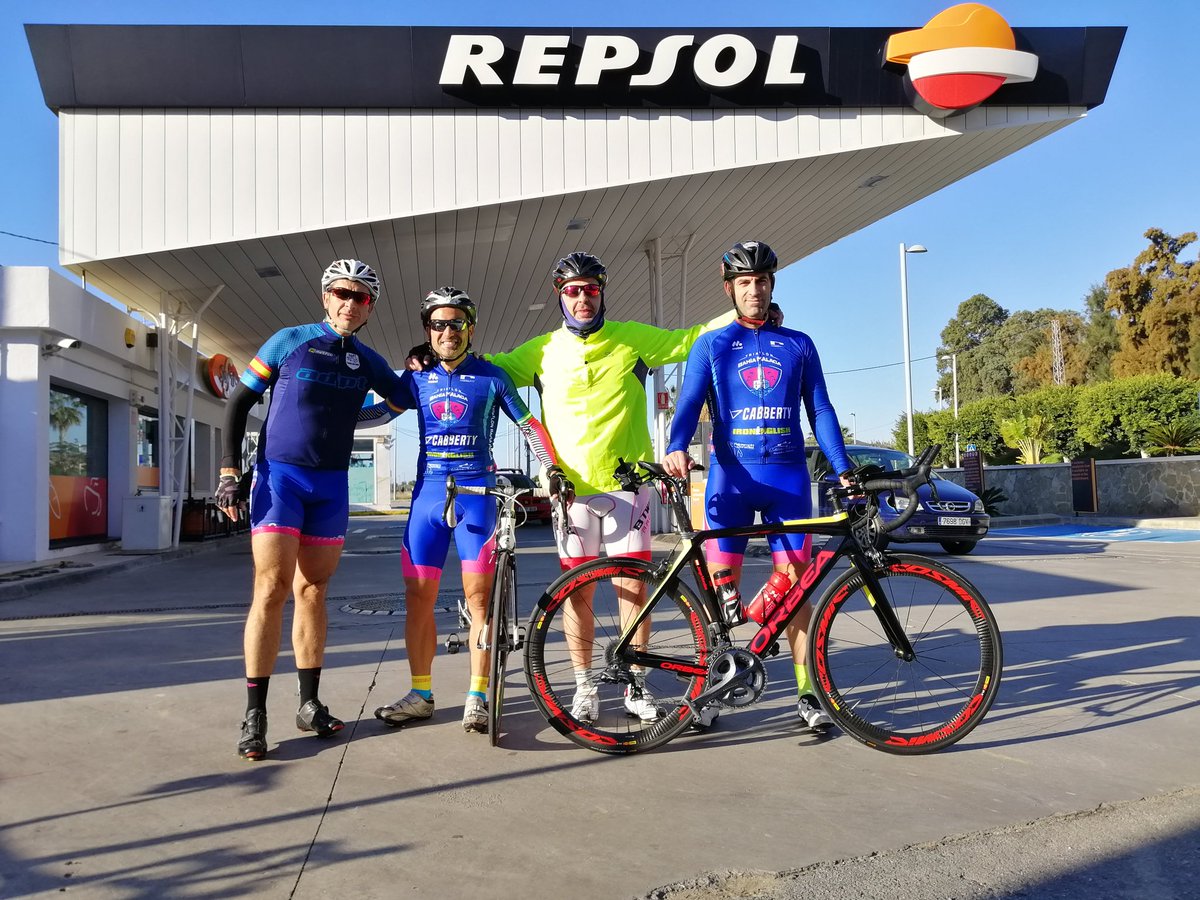 Jdanielgar65's tweet photo. #PlanFinder ruta de #aguacates más que de bacalao y después un poco de #relax en #Movember en #Málaga #DNLSport https://t.co/IavLnVAOcJ