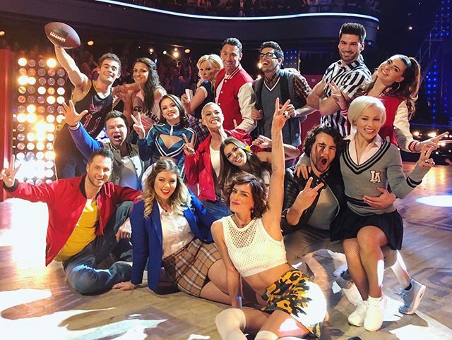 DenitsaOff's tweet image. Class of DALS 2018 💃🏻🎓Ma famille ❤️ (une partie 😜) #dals9 #dalsfamily #prime6 #danceschool #jevousaime #chanceuse #heureuse ift.tt/2F4rx14