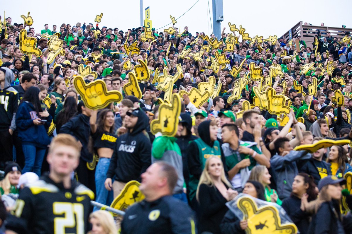 coach_cristobal's tweet image. The BEST FANS in the country just keep BRINGING IT! PROUD of our players and staff- ready to get back to work !!! #GoDucks