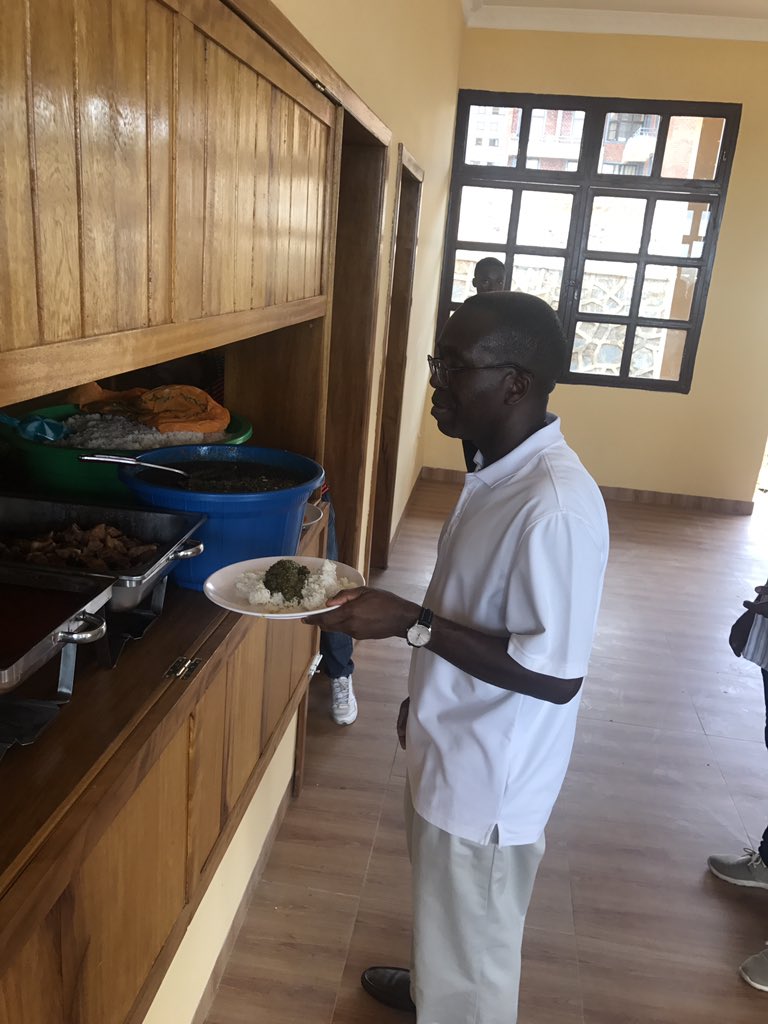 Heureux d'avoir partagé ce dimanche à midi un repas avec les étudiants de l'Université Mapon venant de l'ensemble du pays. Dans le nouveau Réfectoire, j'avais en face de moi des étudiants venant des écoles de Bukavu dont l'ITFM, l'une des meilleures écoles tech de cette ville.