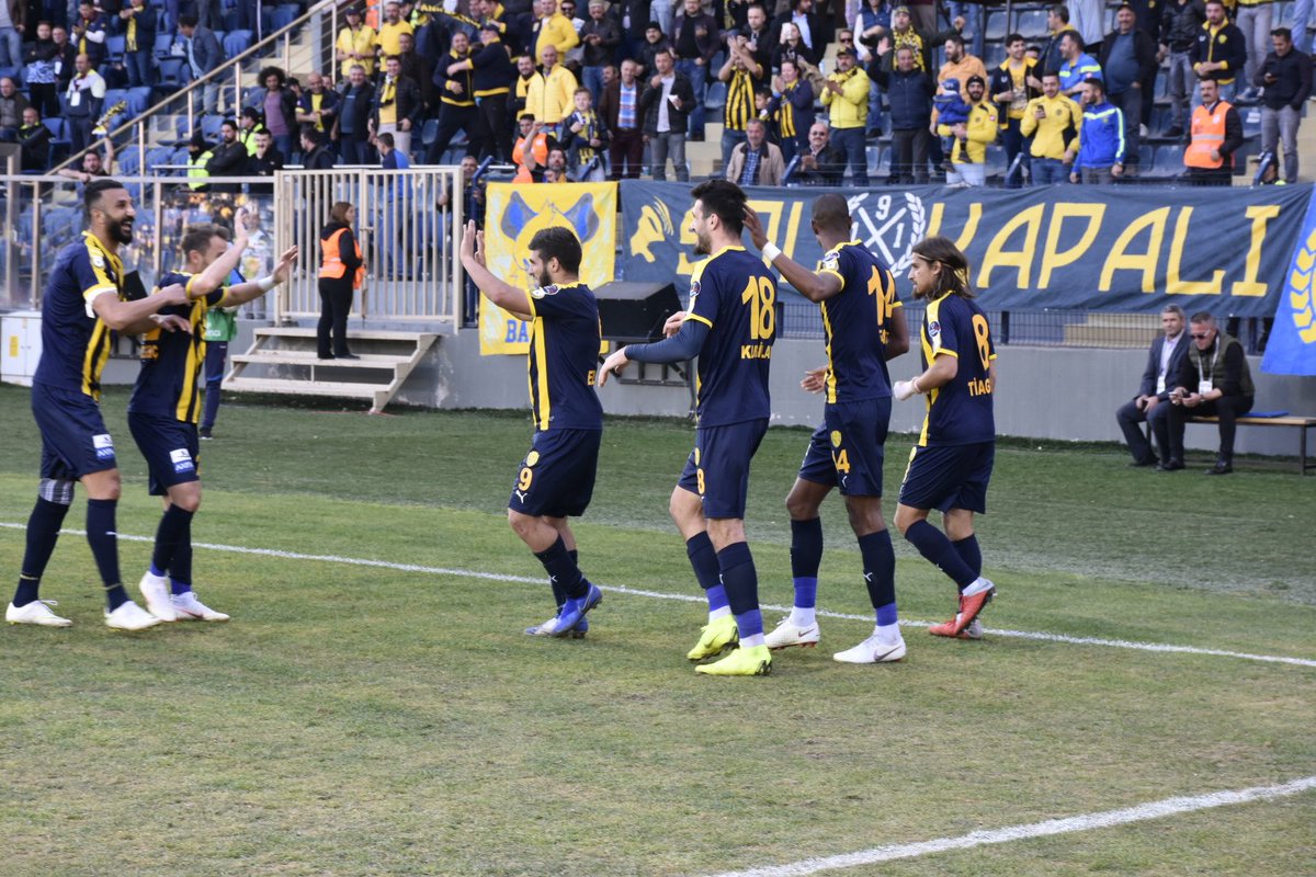 Tüm imkansızlıklara rağmen galibiyet parolası ile çıktığımız bu maçtanda takımımızın mücadeleci ve disiplinli oyunu sayesinde galibiyetle ayrıldık. Futbolcularımızı ve teknik heyetimizi kutluyor, bu galibiyeti de takımımızı yalnız bırakmayan taraftarlarımıza armağan ediyorum.