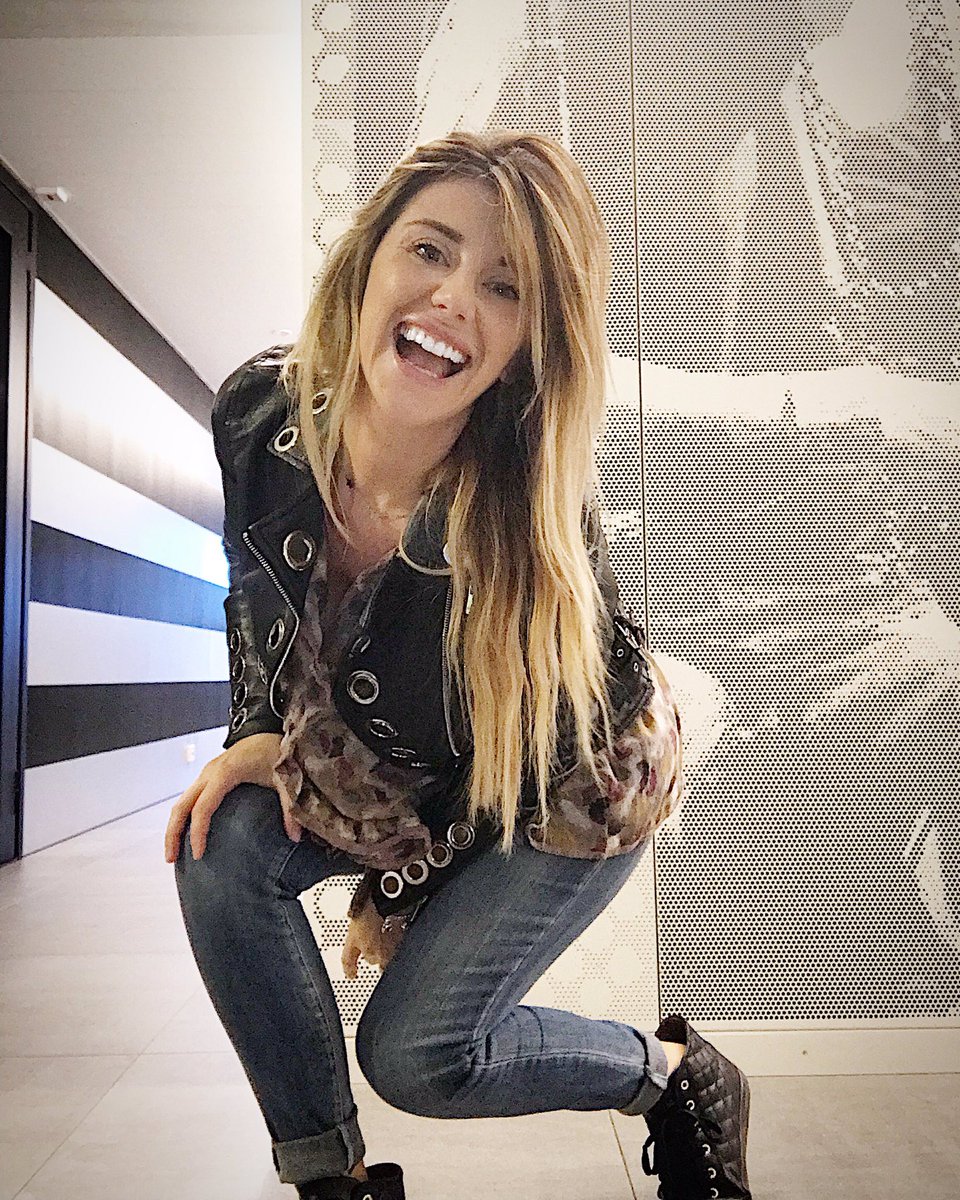 Ci sentiamo su  <a href="/discoradioIT/">Discoradio</a> 🎧 fino alle 17 insieme❤️