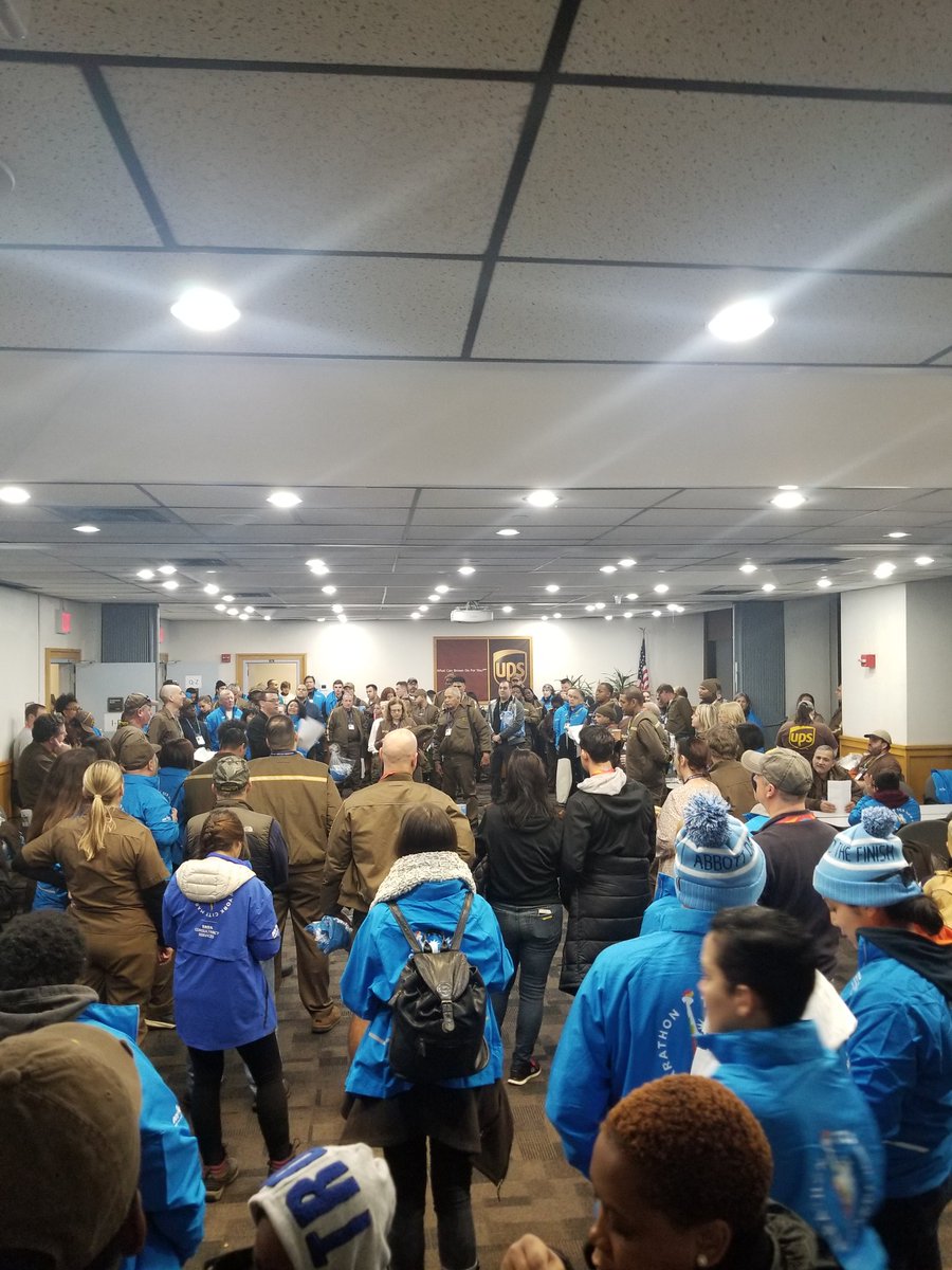 UPSers ready to volunteer for the NYC Marathon, an amazing group of people giving to help others have a great race! #TCSNYCMarathon @EastUPSers @EastUPSers @UPS_Volunteers @