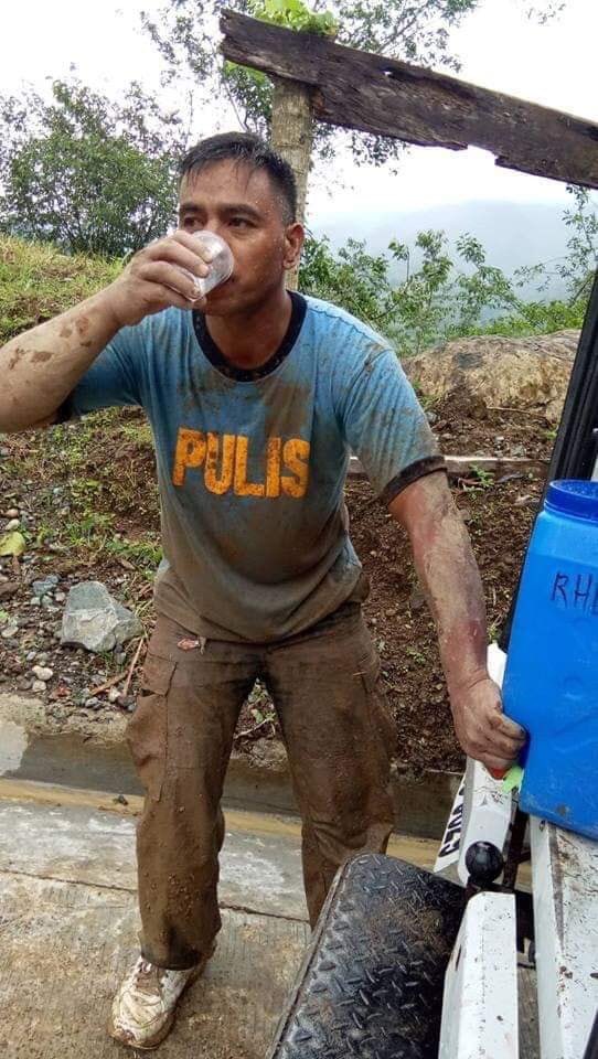 PHNews01's tweet photo. Banaue PNP Personnel salute to the men in uniform who bravely helped in the search and rescue during the Typhon Rosita at Gohang Banaue Ifugao.
SPO1 Samuel Limangan
PO2 Estrada Bantiyan
PO1 Lanier Lunag
#CallofDuty
#PNPInAction
(c) Banaue PNP https://t.co/wMzvnbUwas
