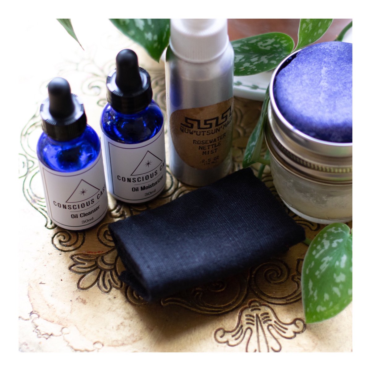 mybukuro's tweet photo. The things I can’t live without when I’m travelling. 
#consciouscare #quwutsunmade #travelskincare #mybukurolife #mybukuroadventures #bukurobagfam #lovemybukurobag #zerowastelifestyle #ecofriendly #SelfCareSunday #travelsize #bukurominis #bentobag #firstpickyvr #firstpickfinds https://t.co/5bcLczzVsL