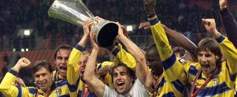 footballitalia's tweet photo. Long-Read: The rise, fall and rise again of #Parma 

No other club can sum up the heady days of 1990s #SerieA , the burst of the financial bubble and dream revival like @ParmaCalcio_en , writes @AnthonyB1996 https://t.co/Np6wcFbpuf #ParmaFrosinone https://t.co/RIfKENfwp1