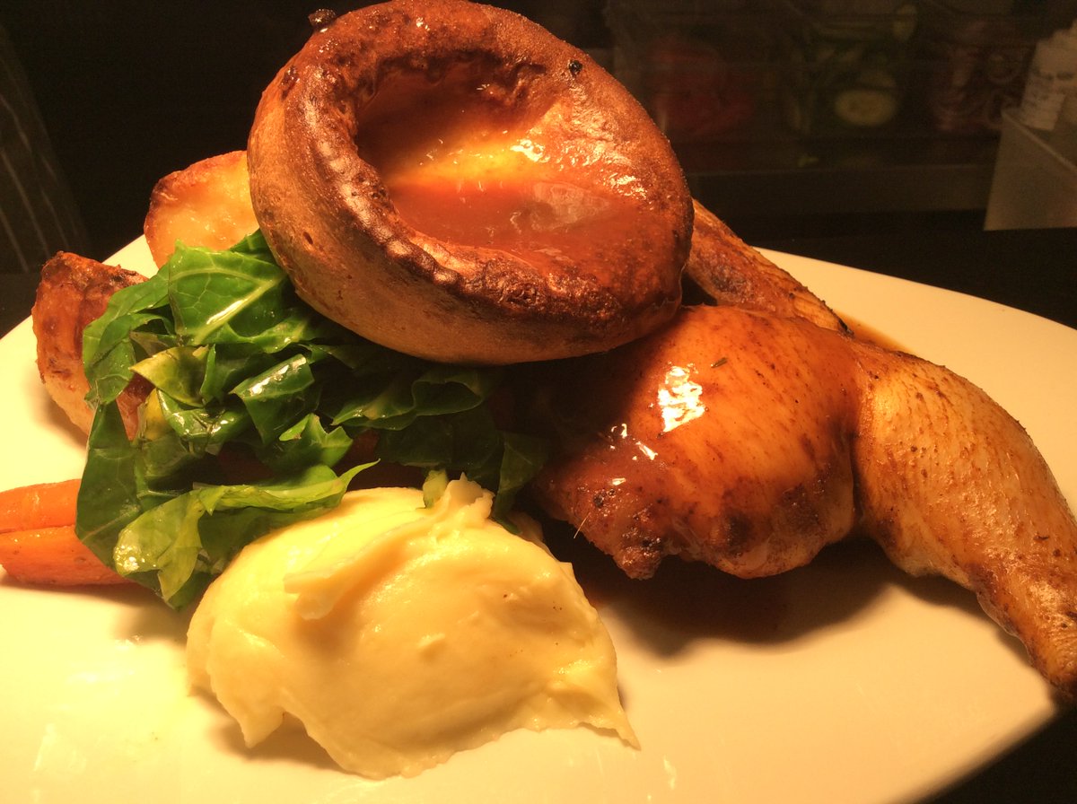 If you're in Knutsford today for the Knutsford Makers Market today we serve a mean Sunday Roast with all the trimmings 😋 94 King Street, Knutsford WA16 6ED #knutsford #knutsfordlife #knutsfordmakersmarke #knutsfordhourt #sundayroast #jackrabbits #restaurant #sundaymotivation