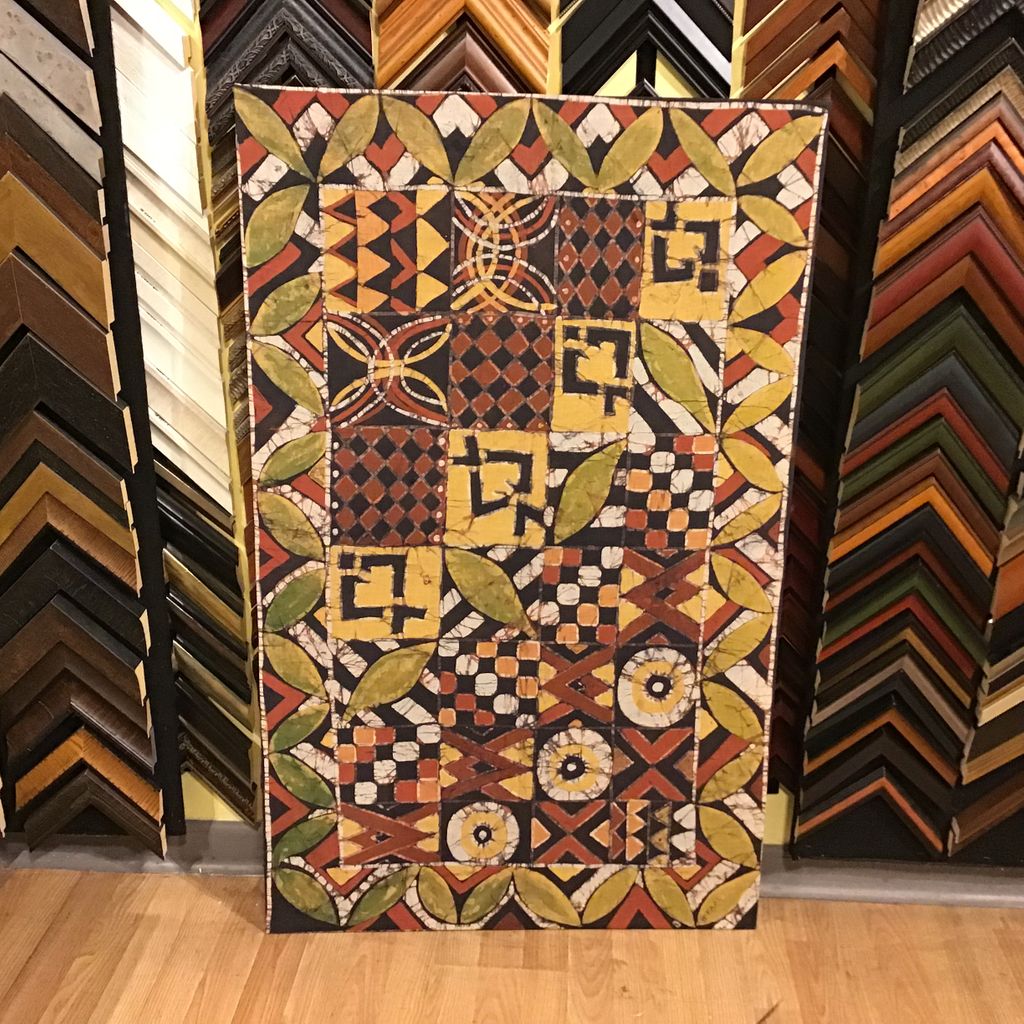 BOLD! Loving this #batik fabric stretched on canvas! It’s exciting seeing what you can do with four stretcher bars!
.
.
.
#customframingshop #custommoulding #frameshop #theframeroom #fellspoint #traditionalbatik #batikprinting