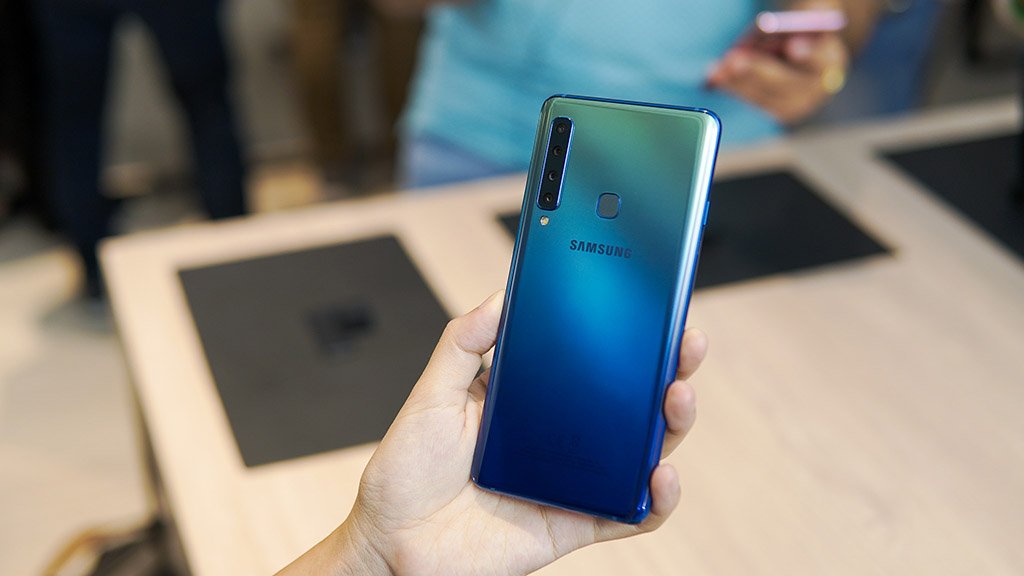 TechboundShop's tweet image. The New Galaxy A9 📱
Now with 4 cameras! 😳

Follow us on Instagram: instagram.com/techbound_offi…  

#Techbound