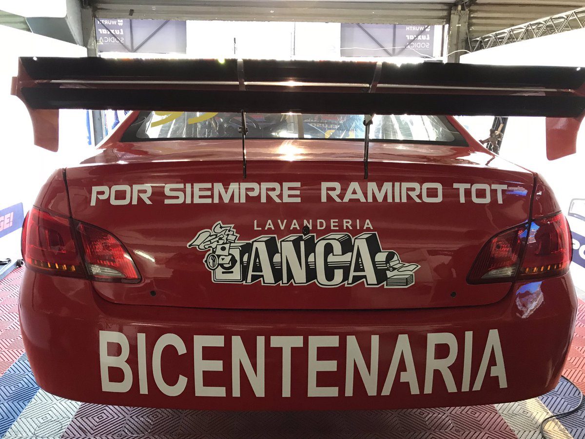 DamianBarisch's tweet photo. La @escuderiafe y el recuerdo indeleble con #RamiroTot. 
Por siempre Ramiro! https://t.co/4SCQmWvcfV
