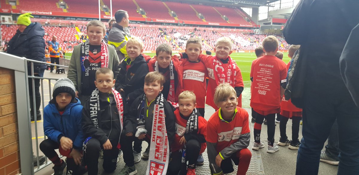 The West bank boys waiting for England to rip it up!!!!!#EnglandRL