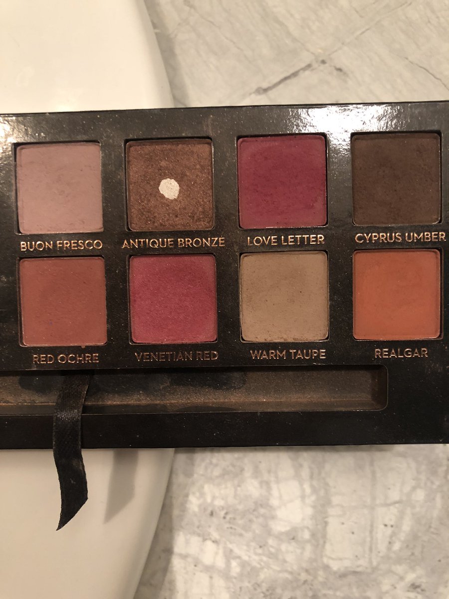 Why are project pan videos/ Instagram accounts so satisfying?? It’s my new obsession. My goal is to hit pan on every color in the Modern renaissance palette by the end of 2018. Be prepared for some fire fall eye looks folks! #projectpan #projectthrowback