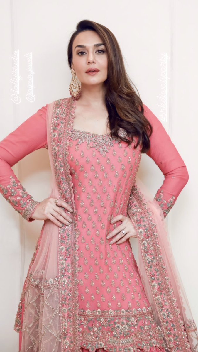 Preity Zinta for #srkdiwalibash 💗