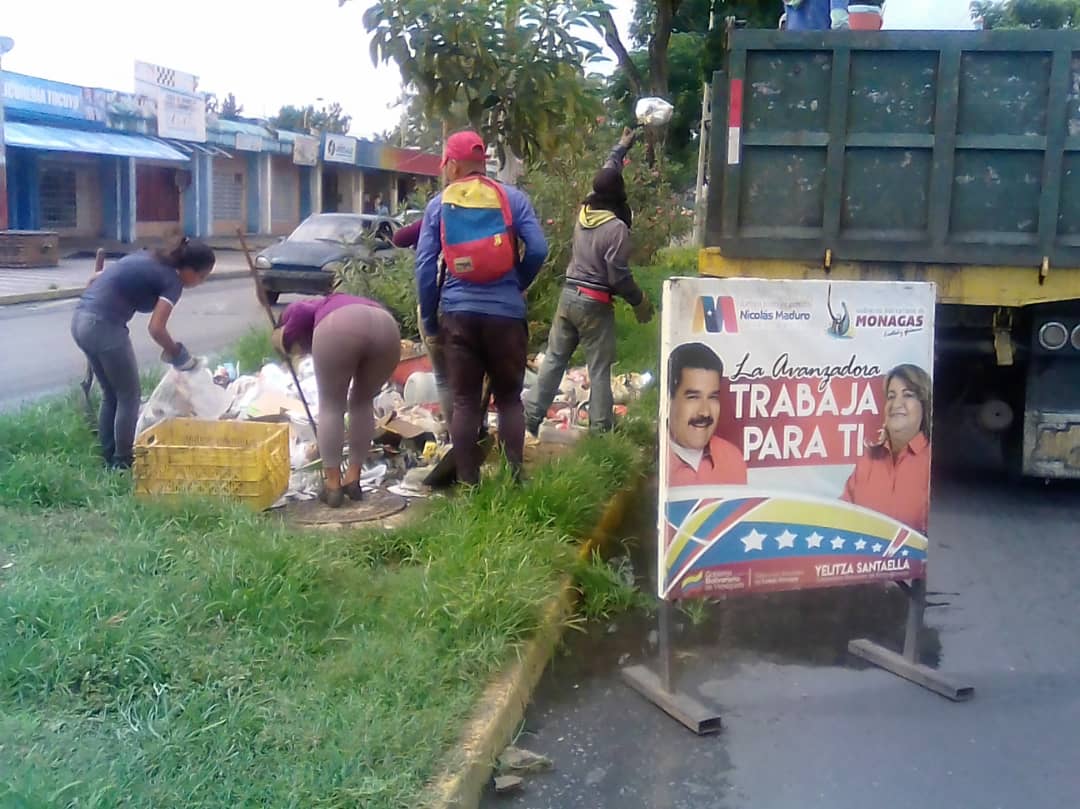 psuvmonagas_ve's tweet photo. #AhorraPetrosEnPatria | Gobernación continúa sin descanso con el plan de recolección de desechos sólidos en las diferentes parroquias de #Maturín, gracias al apoyo del pdte @NicolasMaduro | #Monagas @yelitzePSUV_ @servimgob  https://t.co/a99B5rTAkA