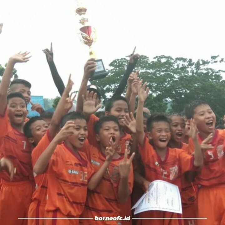 BorneoSMR's tweet photo. All Nahusam FA Final Terjadi di Turnamen Simpang Tiga Championship 2018, Ajang Untuk Kelompok Umur 12 Tahun Ini Diikuti Oleh 16 SSB Se Samarinda. MANYALA!! π₯π₯
__
#PutraDaerah #NahusamFA #Samarinda #YoungDevelopment #BorneoFC https://t.co/gaUSn1VOLE