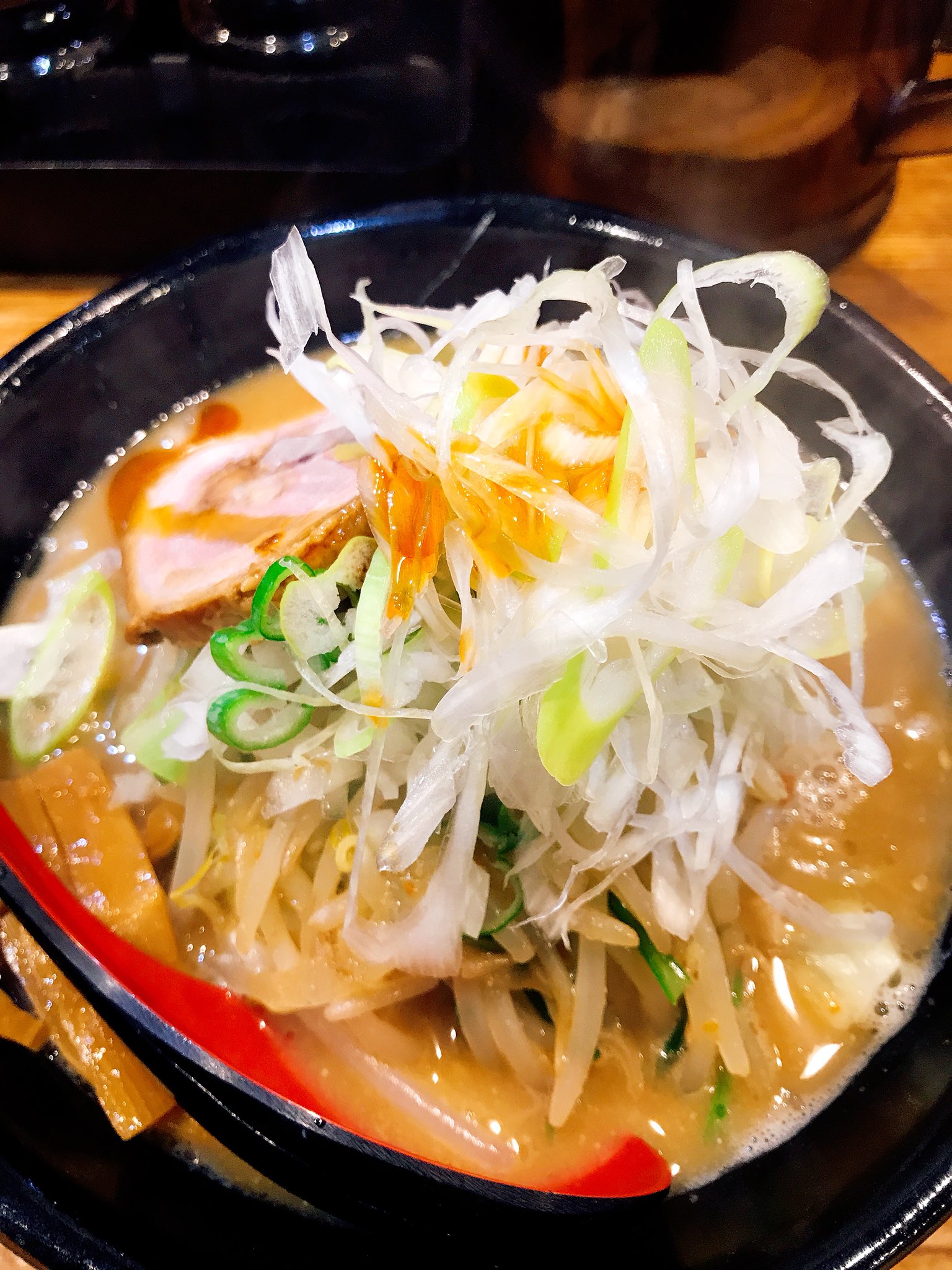 Yuuu 麺処 花田 池袋 上野 都内濃厚系味噌ラーメン の雄 スープの圧倒的な濃厚さに中華鍋で炒められた野菜の甘味が加わり 病み付きになる味わい これは食べる価値ありですよ 都内味噌ラーメンなら純連 花田 五行がベスト3ですね Yuuuごはん