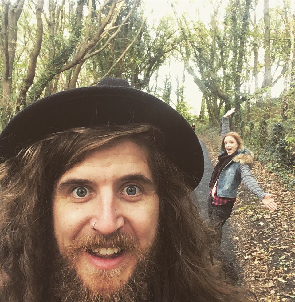 #DayOff our #ShakeALegTour what else is there to do on a #SundayFunday than a 2mile #countryside #walktothepub 😅 #mates #countrysidewalk #rural #menwithlonghair #smiles #BadTouch #ShakeALeg #mugshot