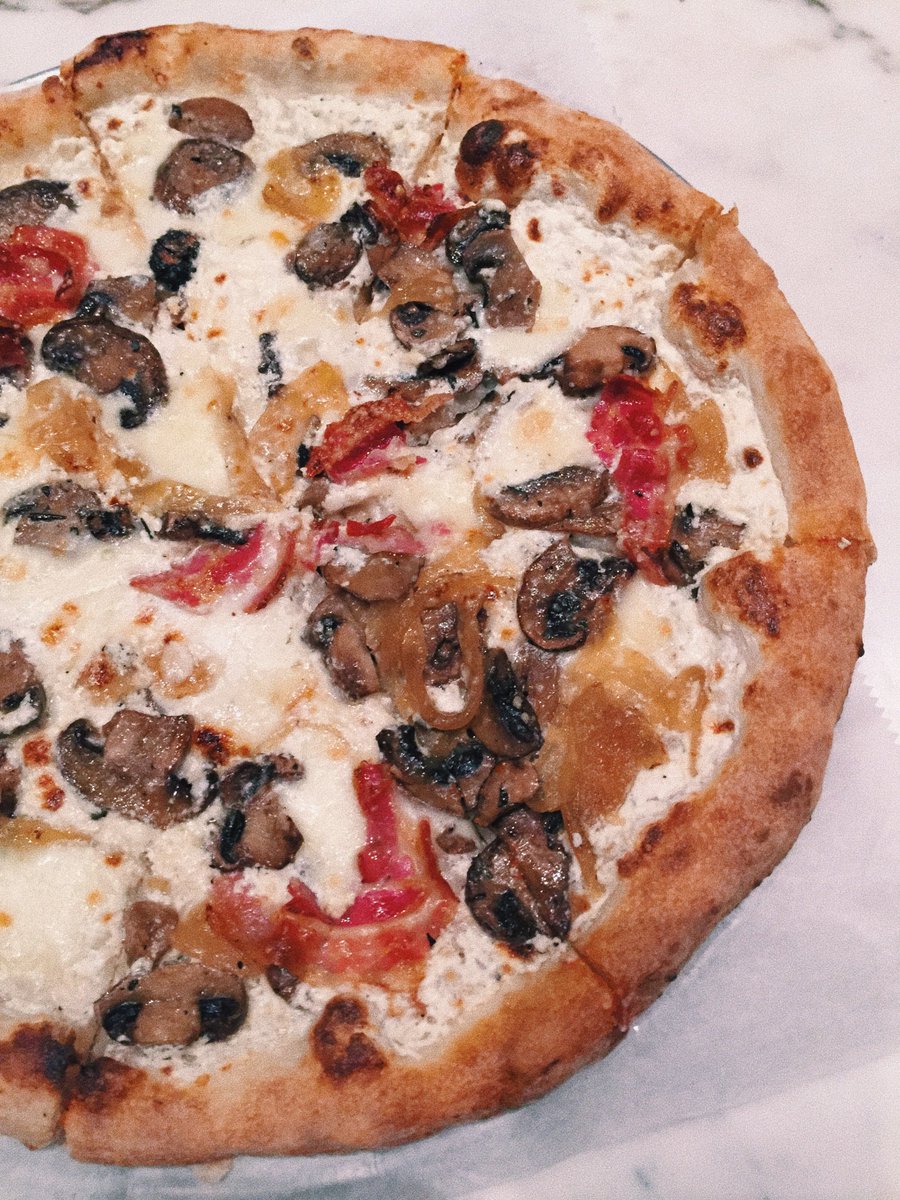 We're celebrating the NYC Marathon the only way we know how... with pizza! 🍕