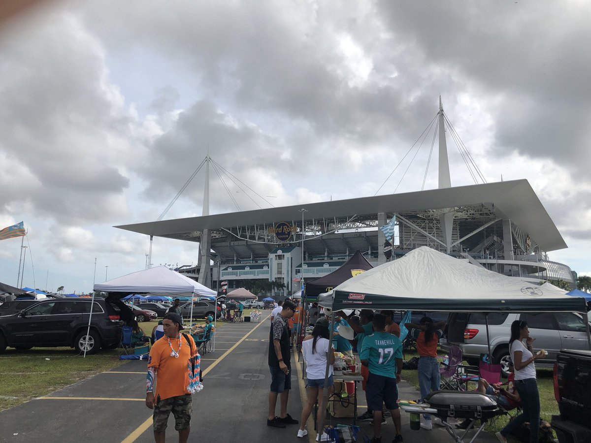 _ATMWK's tweet photo. DOLPHINS VS jets ....... #TailgateMode https://t.co/qCNvuGxXrT