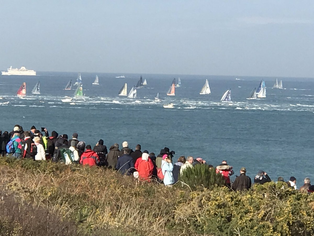 une belle ambiance à #SaintMalo   au départ de la #RouteduRhum2018    pour encourager Eric et #COMMEUNSEULHOMME   ainsi que tous les autres marins c est un long et beau voyage qui commence avec #YDNU