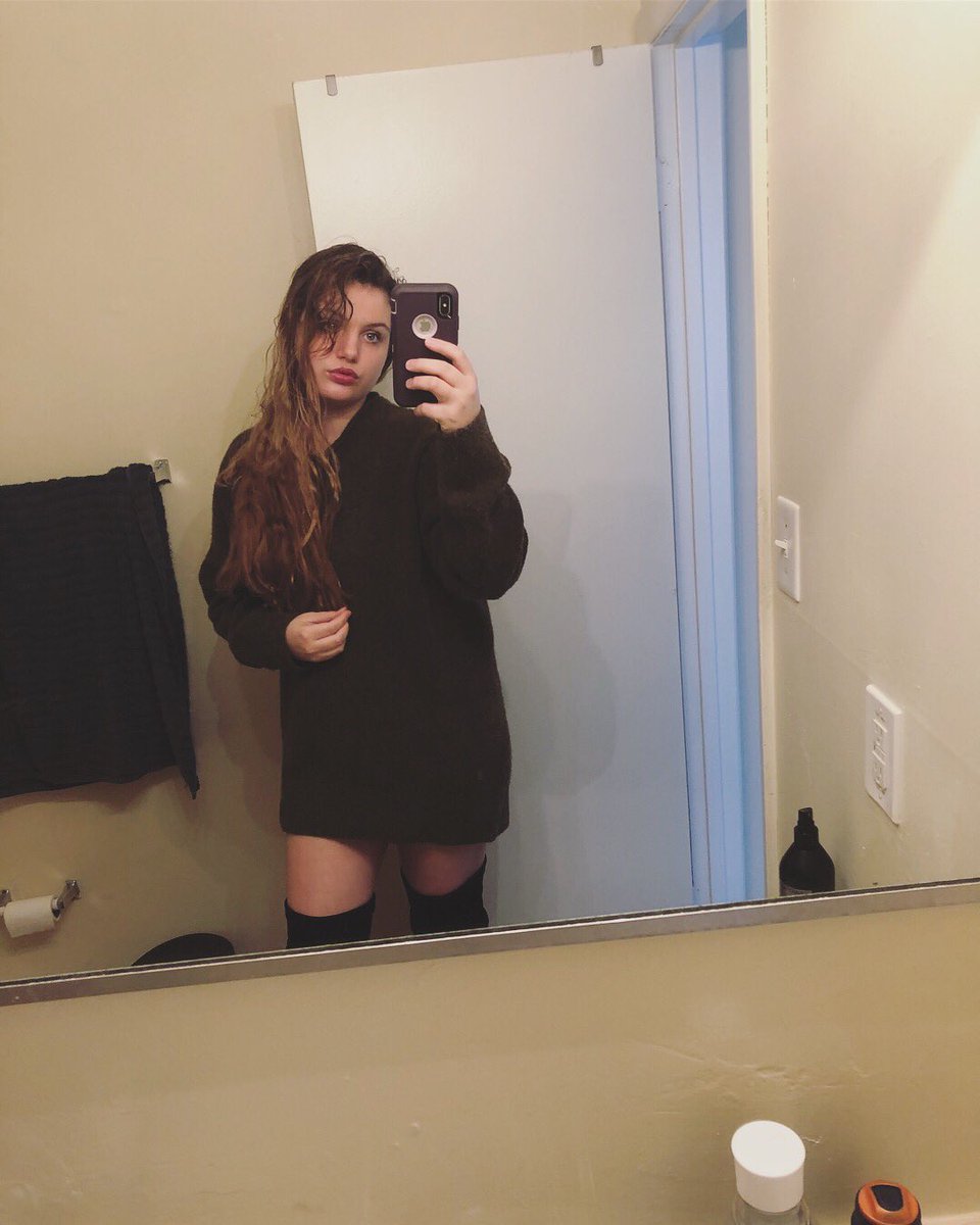 alexis_revels's tweet image. Oversized sweaters&amp;amp; thigh high boots 💕😭 finally feeling this fall thing #posthappy #basicallybasic #sorrynotsorry