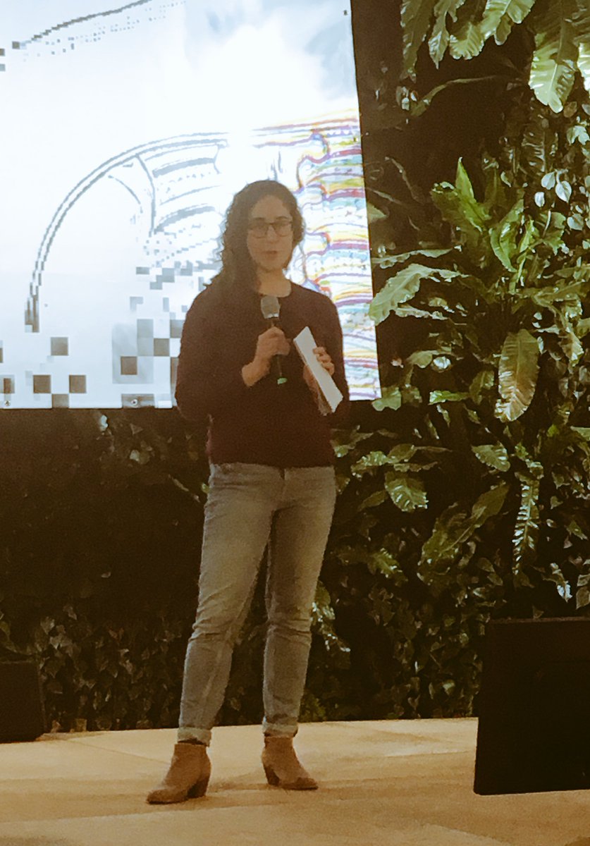 healthcare_de's tweet photo. #hackingfemalehealth Pitch 9 #MellowDie #mentalhealth: Individuelle Auswertung gehörter Musik über #Logarithmen #AI; Depressionen vorbeugen https://t.co/Merb2329WY