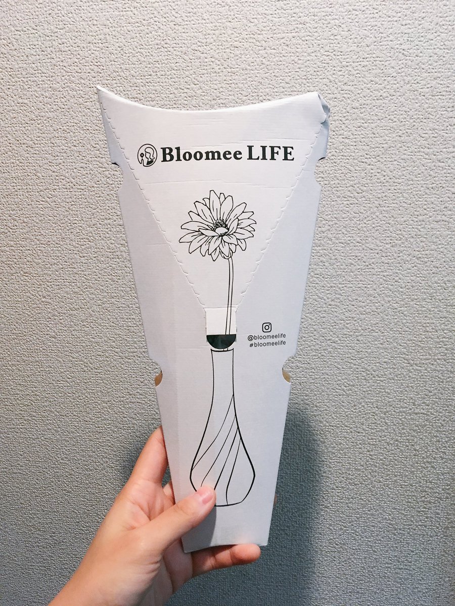 2018.11.04
書ききれなかったけど帰宅したら生花お届けサービスのBloomee LIFEさんからお花が届いててさらに嬉しかった。今日は全部良かったです。 