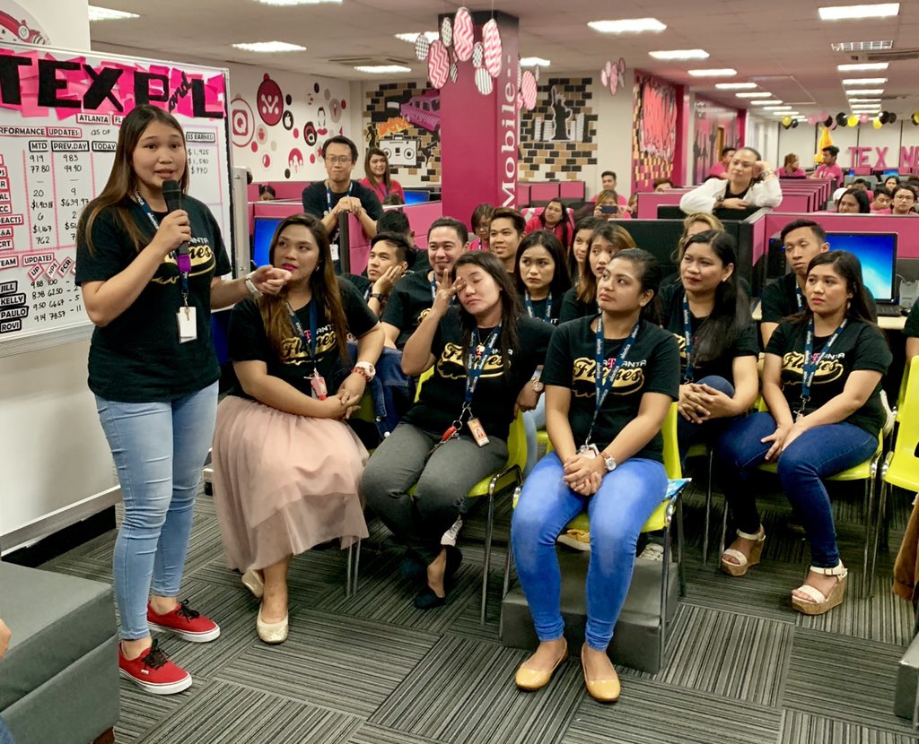 CallieField's tweet image. #TexTalks with the @OfficialAlorica Clark was amazing. This team truly loves Magenta! And by the way...they’re winning our customers’ hearts and minds. 💗🙌🏼