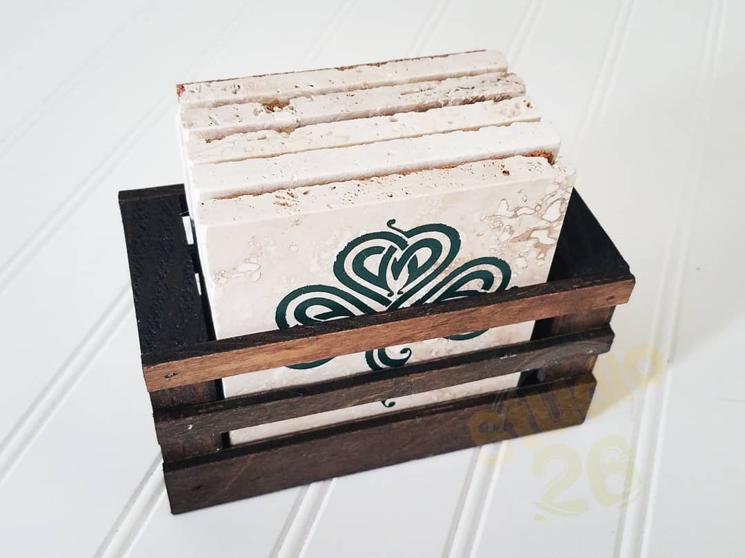 Studio26Designs's tweet photo. Custom set of stone coasters finished and delivered!
#celticheart #fourleafclover #celticknotshamrock #limerick #irishblessing #irish #stonecoasters #rusticcrate
#studio26designco #custom #personalized #homedecor #fatetexas #itsfate https://t.co/sgLkuTcI0X