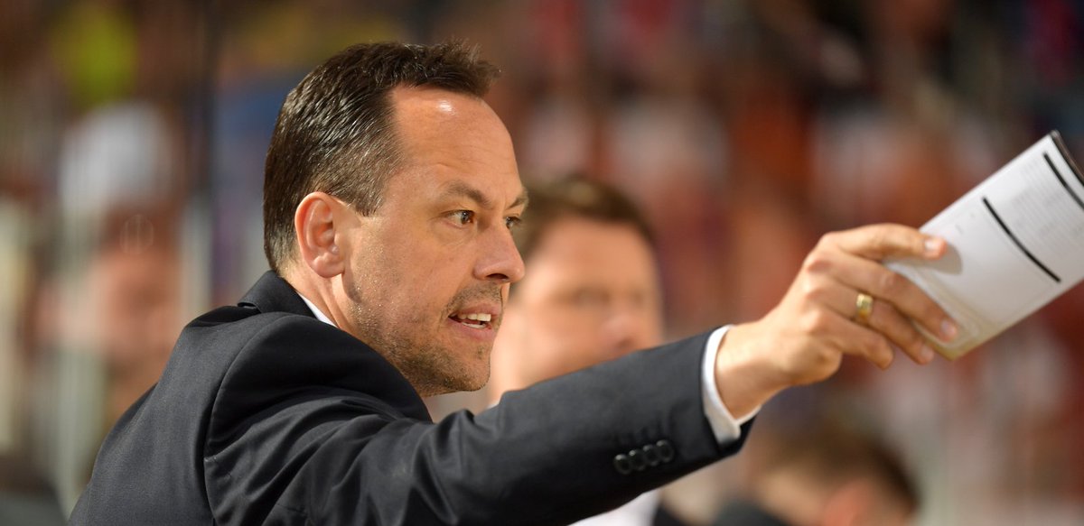 Bundestrainer Marco Sturm wird den #DEB verlassen und in die <a href="/NHL/">NHL</a> wechseln. Der 40-Jährige wird Assistant Coach bei den <a href="/LAKings/">LA Kings</a>. Der Wechsel in die NHL erfolgt nach dem #DCup18. ➡️ deb-online.de/2018/11/marco-…