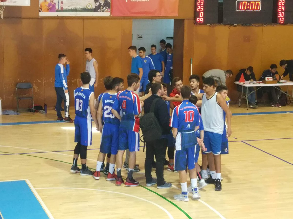 valldu1994's tweet photo. +13 vs @UESC_SantCugat per posar-nos tercers a #juniorinter
@cb9esplugues https://t.co/u6XJCpiCc4