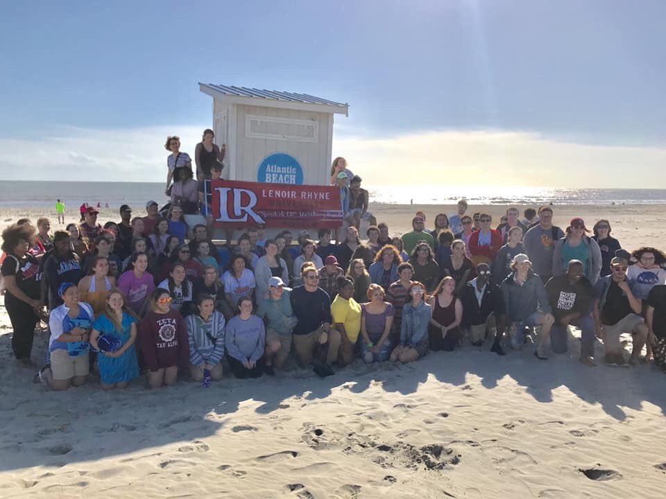 TiffanyLRU's tweet image. The “Spirit of LR” Marching Band is currently enjoying some free time at Atlantic Beach! The band travelled to the NC coast to perform at the Havelock Band Competition this weekend.🐻🌊