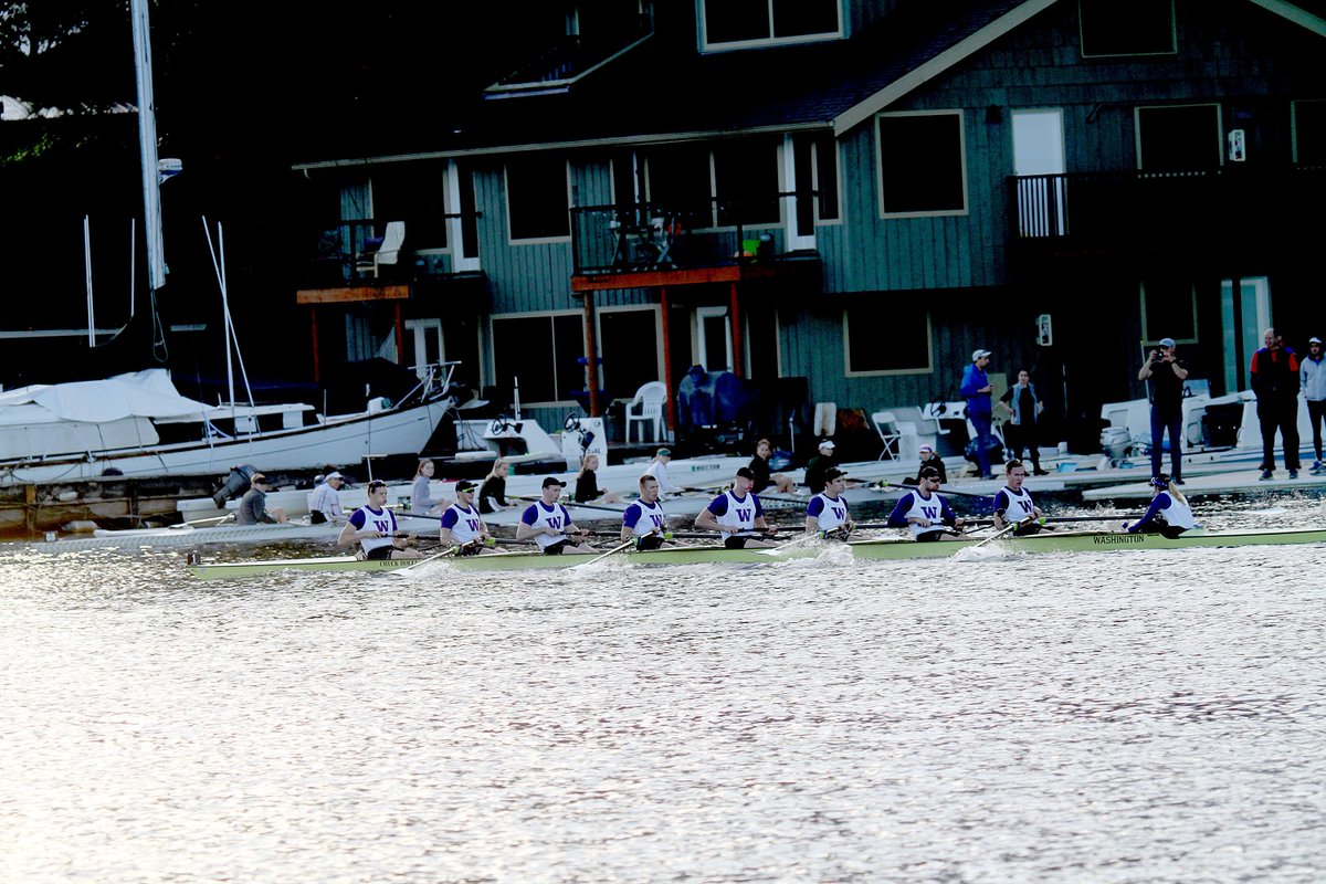 UW_Rowing's tweet image. Here are the UW women's and men's varsity eights, each of them winners in their races today at the Head of the Lake. #2018HOTL 

#RowingU // #RowTownUSA