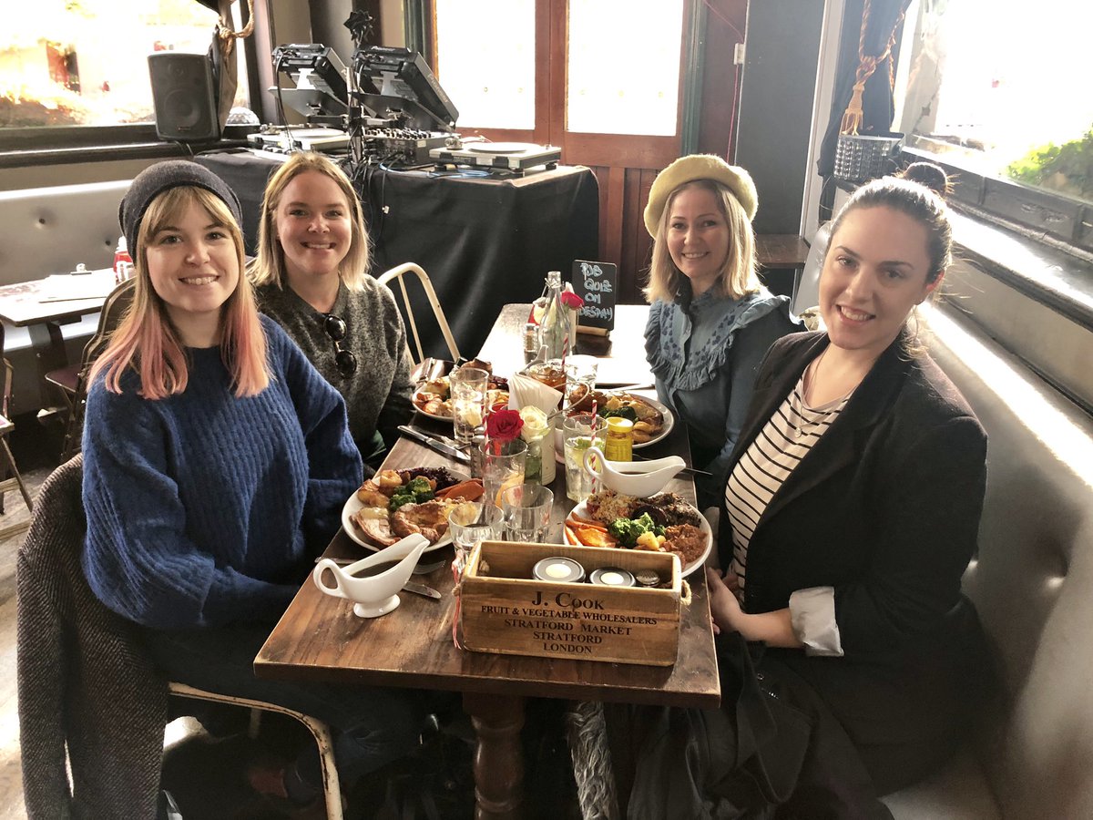 Sunday roast is all about good food share with the good friends and family 🤗❤️👌😋
<a href="/bsklondon/">bsklondon</a> 
#roast #sunday #sundayroast #food #foodporn #beer #veggie #vegan #craftbeer #pub #hackney #hackneydowns #family #friends #mates