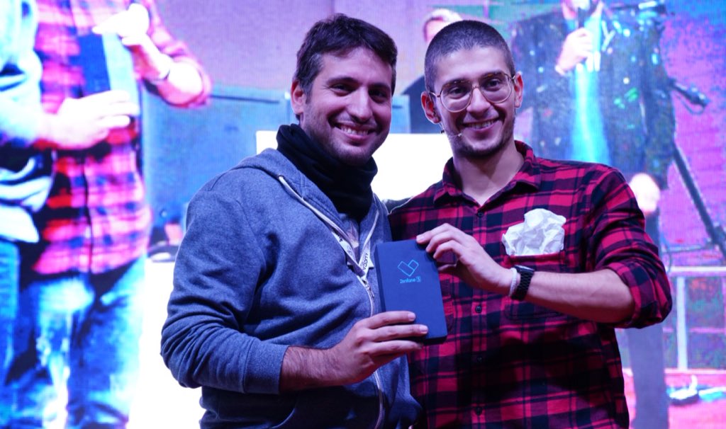 TIM_Official's tweet photo. Erano ancora incandescenti i motori delle macchine di Asphalt 9: Legends quando i vincitori di oggi sono stati premiati dai Mates sul palco del TIM Dome! #LuccaCG18 https://t.co/x7TRTcgnvb