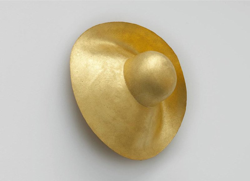 delafeeint's tweet photo. Gold and Straw, an original mix to express a vision of Summer
© Ann Veronica Janssens - L'été, 2011
#contemporaryart #gold #goldleaf #summerhat https://t.co/4TsTaooy57