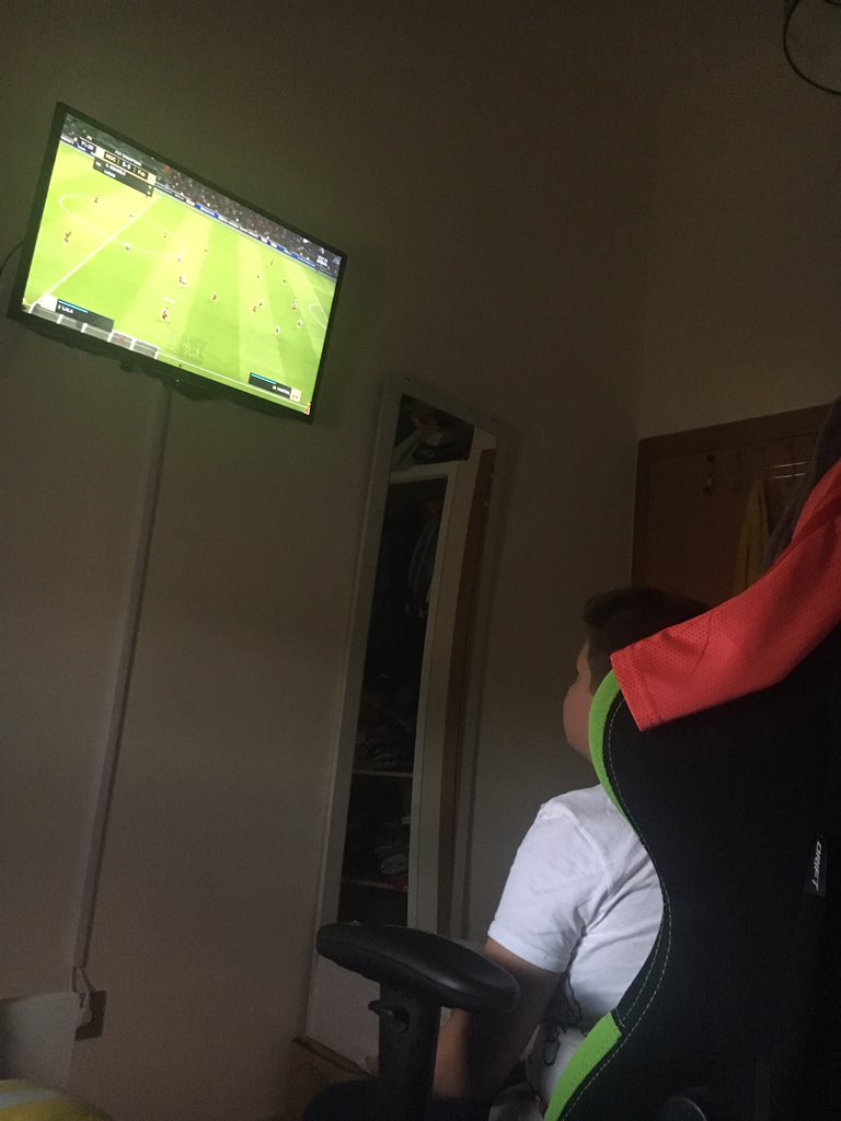 Santi_Ram's tweet photo. @cristianchigre Llorando como si no hubiera un mañana 😂 https://t.co/VG08LfEW1i